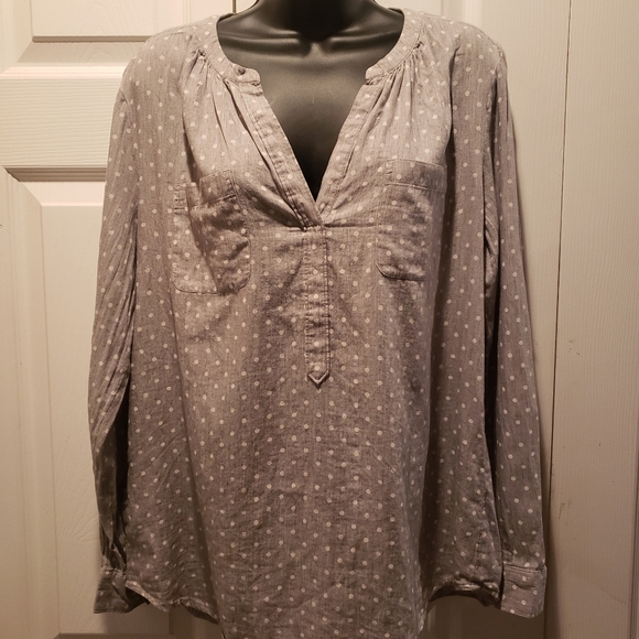 LOFT Tops - Loft ladies v-neck blouse with 2 chest pockets.